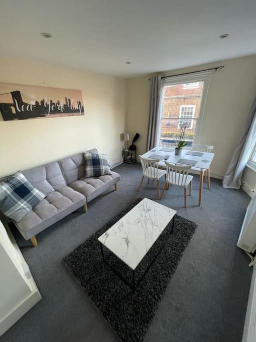 Apartamento City Heights Canterbury Exterior foto